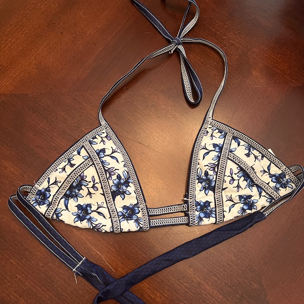 Women’s floral bikini top size small